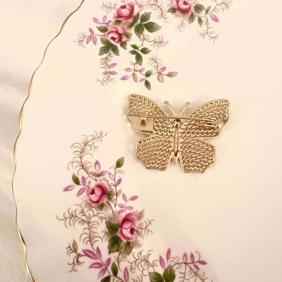 🧷🦋Rhinestone Butterfly Vintage-Inspired Brooch Pin - Sparkly, Elegant, Classic - Picture 3 of 4